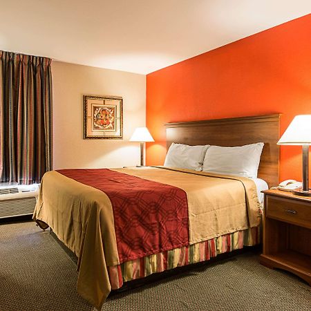 Econo Lodge Andrews Afb Клинтън Екстериор снимка