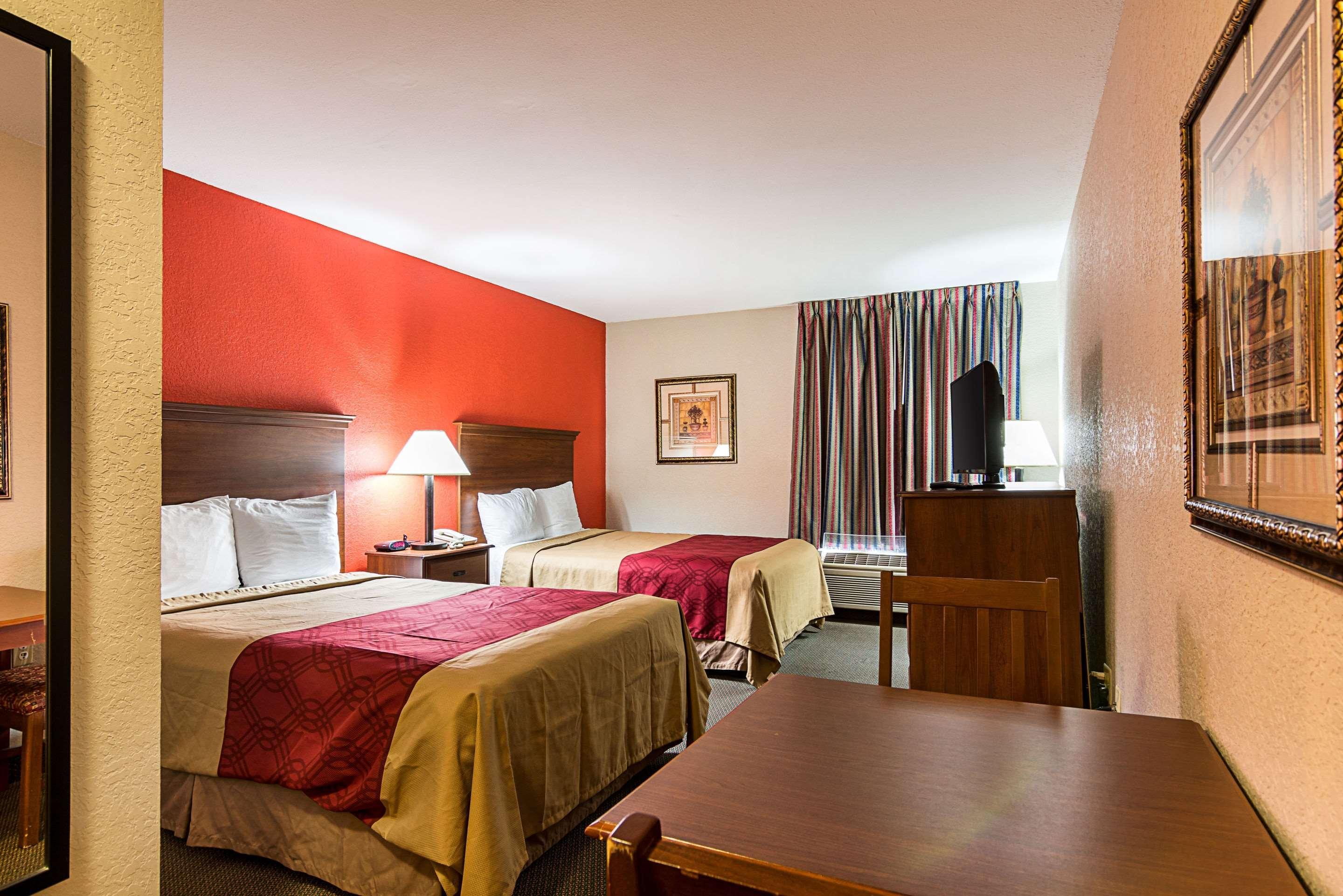 Econo Lodge Andrews Afb Клинтън Екстериор снимка