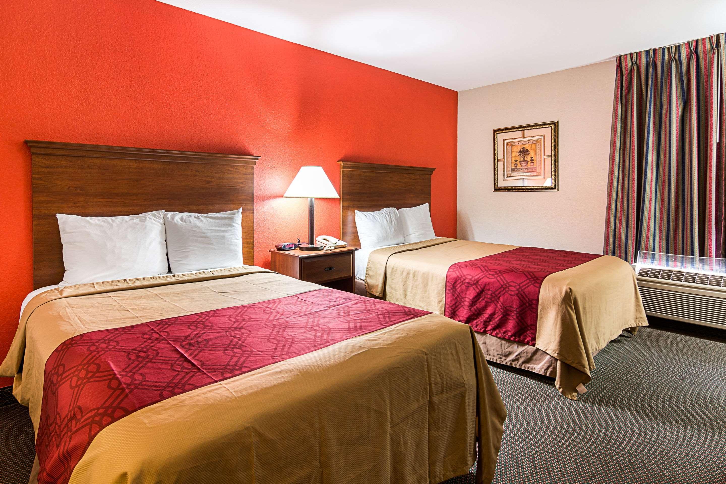 Econo Lodge Andrews Afb Клинтън Екстериор снимка